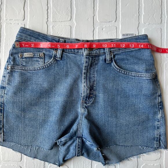 Vintage 90s Riders Women's Light Wash Cut Off Jean Shorts - sz 10 - Picture 5 of 7